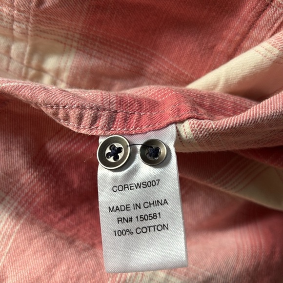 Men’s Medium Casual Button Down Shirt with a Buffalo Plaid Pattern - Picture 8 of 9